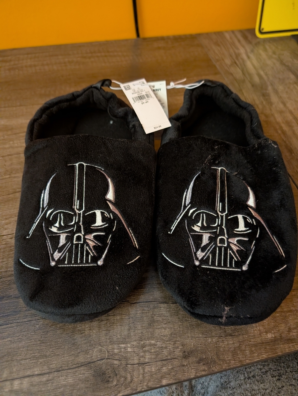 Old Navy Star Wars Size 3Y-4Y Slippers NWT